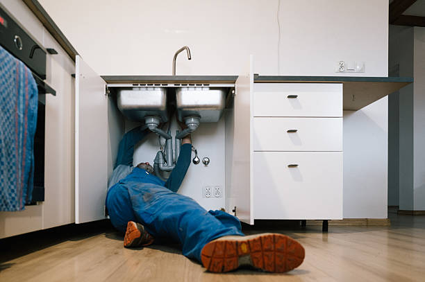 Professional Leak Detection technician working in Richmond, IL